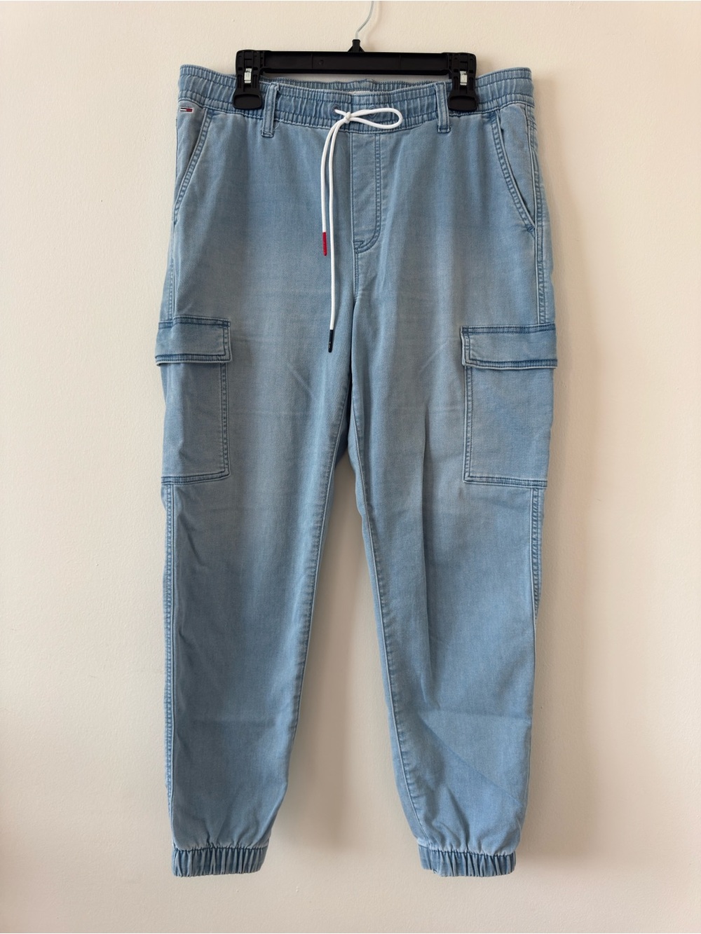 Tommy Hilfiger Light Wash Denim Cargo Jogger Pants Size M Relaxed Fit Jeans